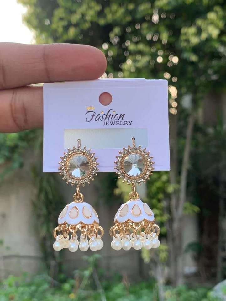 Classic Contrast Jhumki Earrings